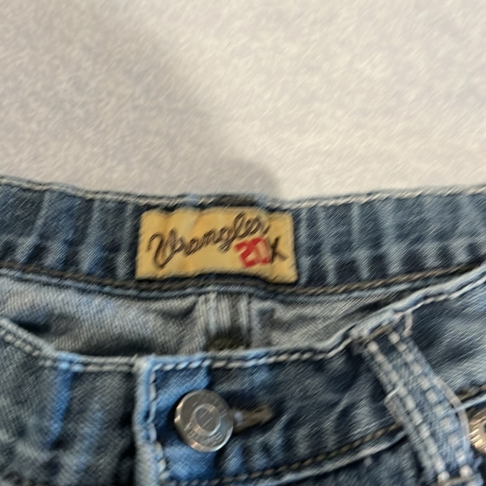 Boys wrangler 20 X size 14 husky - Picture 3 of 11